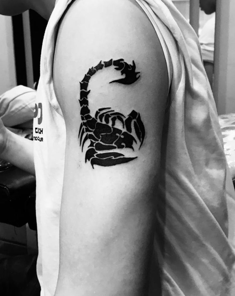 蝎子纹身图片_手臂纹身图案