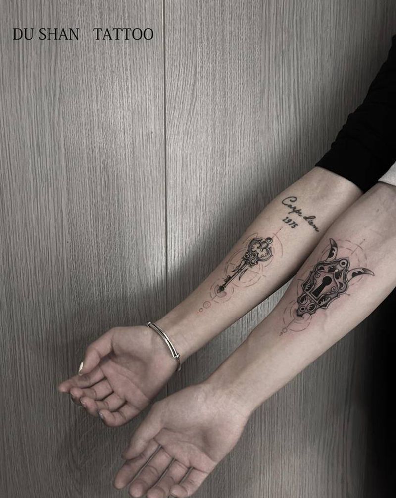 情侣纹身图片_手臂几何点刺纹身图案