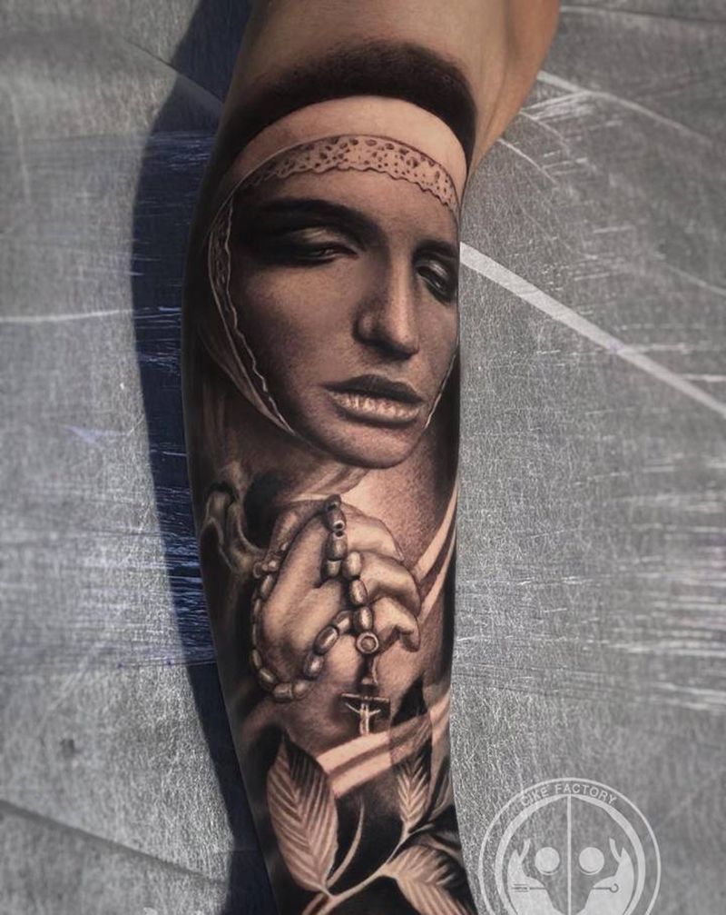 欧美女人肖像纹身图片_腿部欧美写实纹身图案