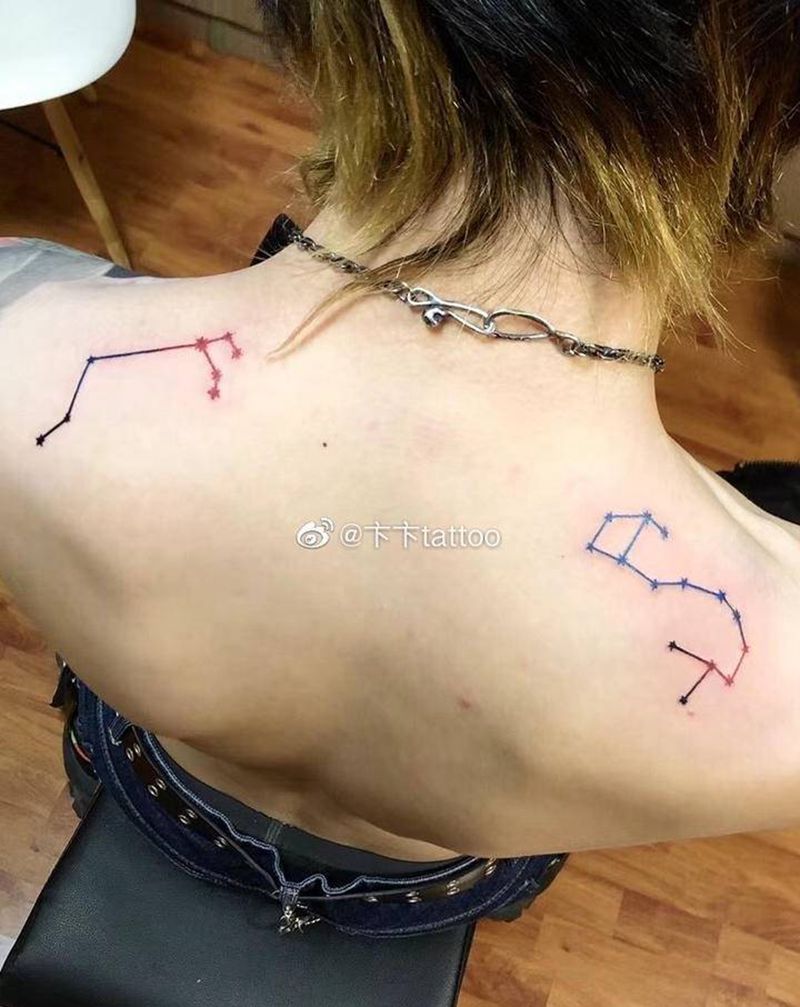 红蓝渐变星座纹身图片_背部肩部几何星座小清新纹身图案