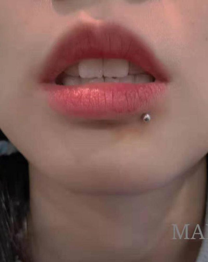 穿孔唇钉脐钉舌钉纹身图片_腹部手工穿孔纹身图案