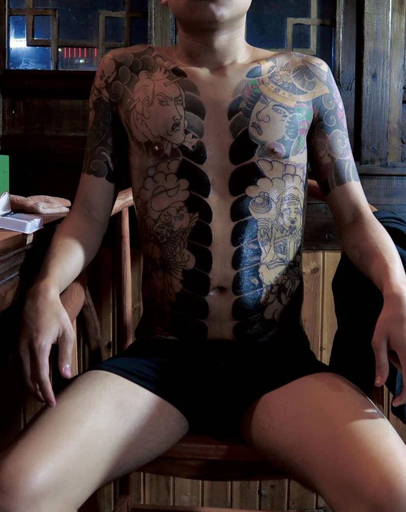 日式正统开衫纹身图片_胸部腰部老传统正统开衫纹身图案