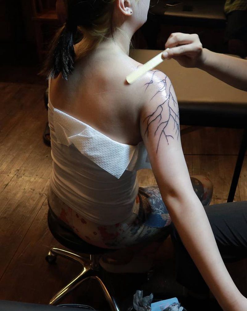 暗黑风格纹身图片_肩部暗黑风格纹身图案