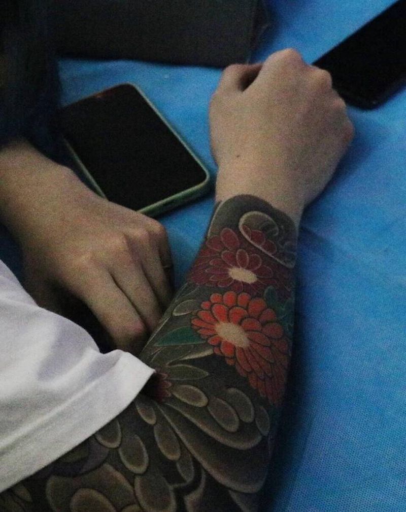 菊花臂纹身图片_老传统纹身图案