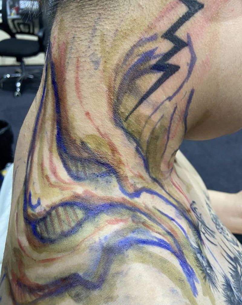 脖子遮盖半成品纹身图片_颈部欧美写实纹身图案