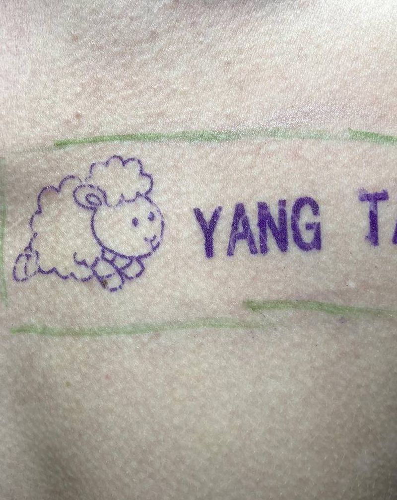 小英文纹身图片_胸部小英文纹身图案