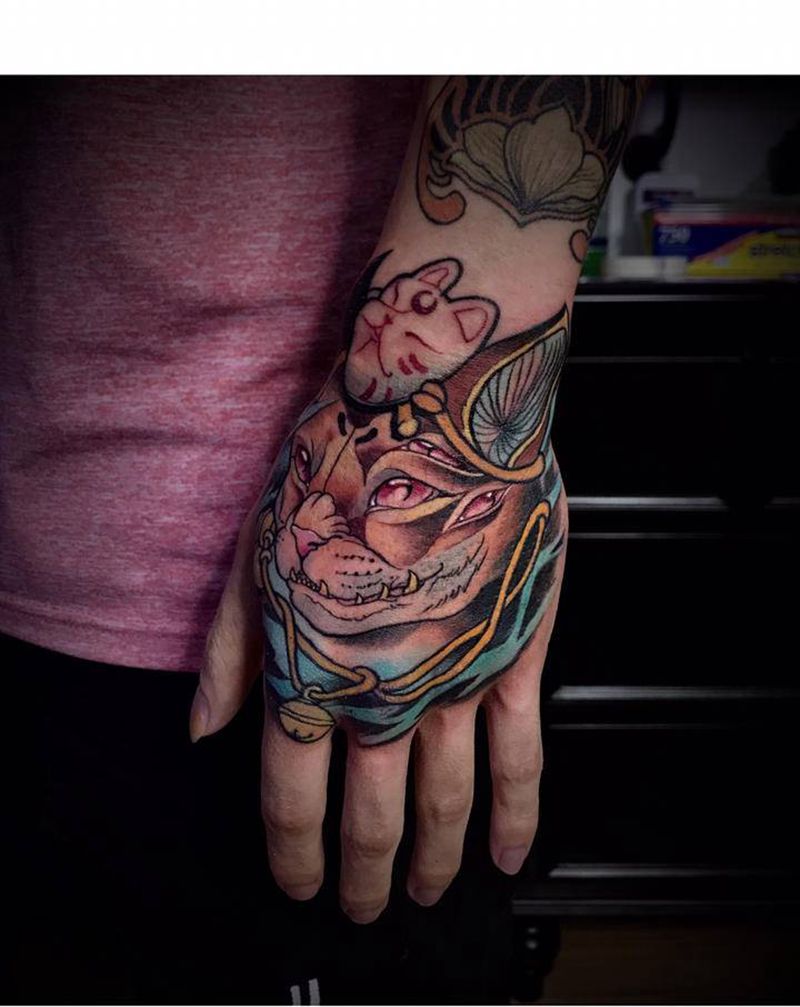 手背猫纹身图片_手部New School纹身图案