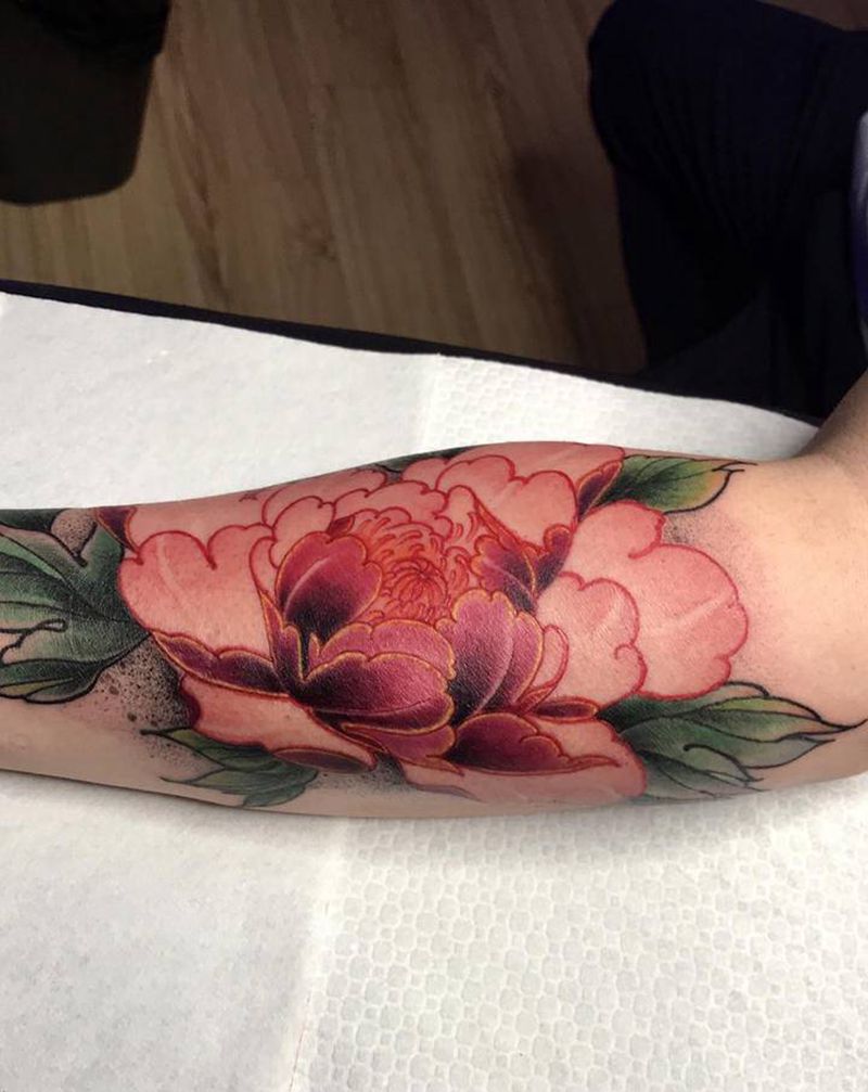牡丹纹身图片_手臂新传统纹身图案