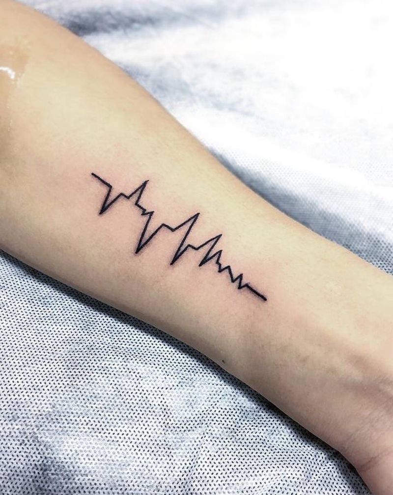 心电图纹身图片_手臂老传统纹身图案