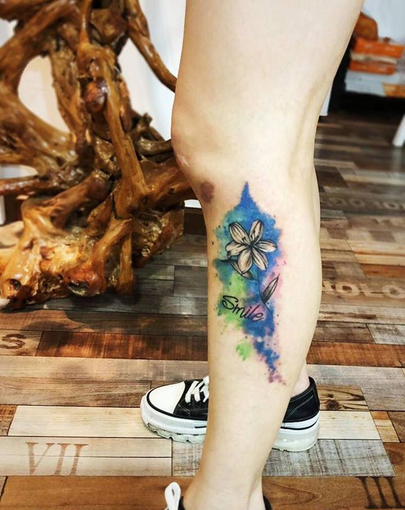 花纹身图片_腿部老传统纹身图案