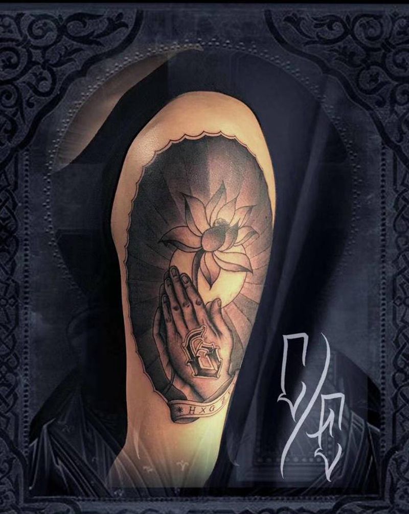 祈祷之手纹身图片_手臂纹身图案