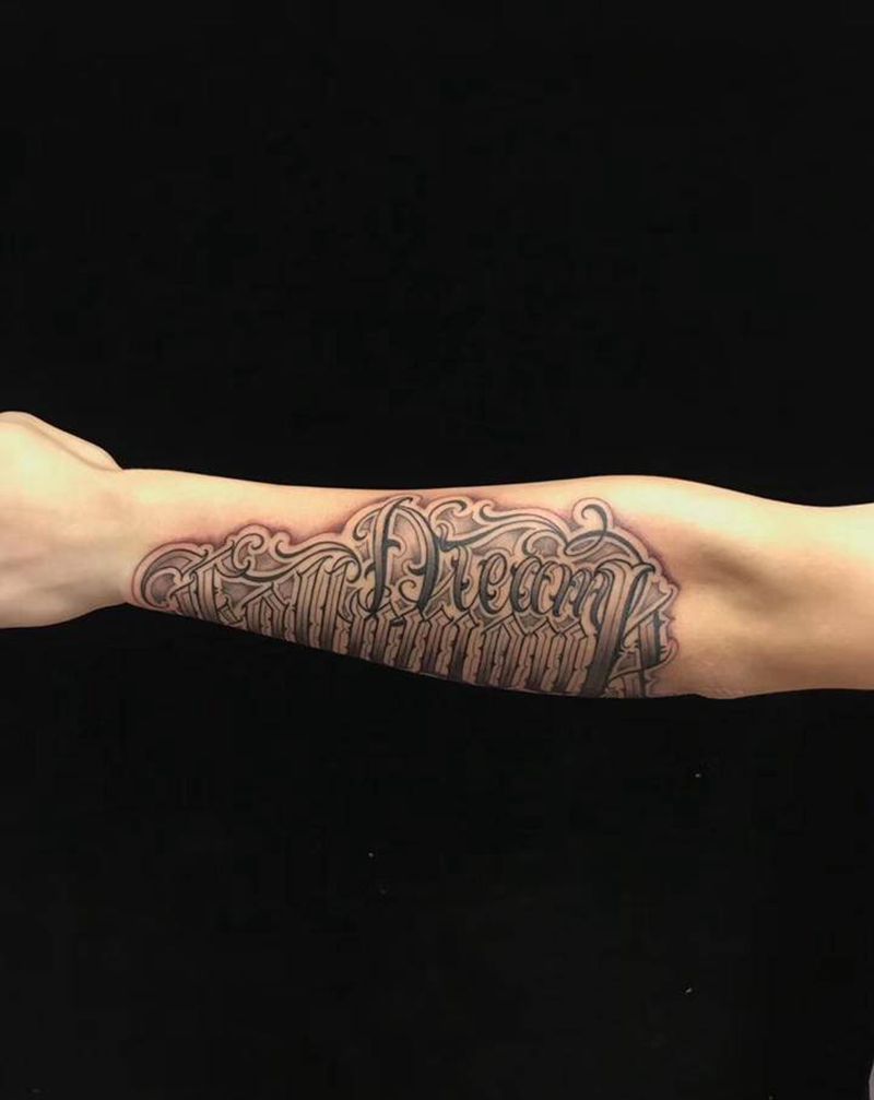 字体纹身图片_手臂花体字纹身图案