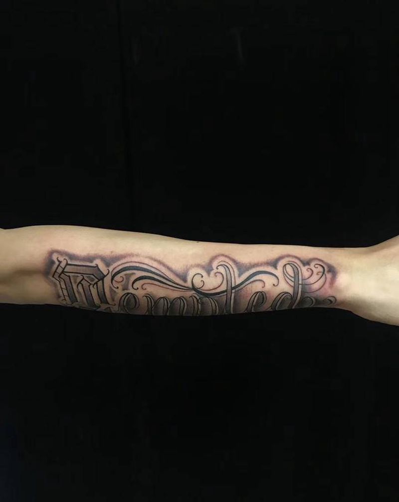 字体纹身图片_手臂花体字纹身图案