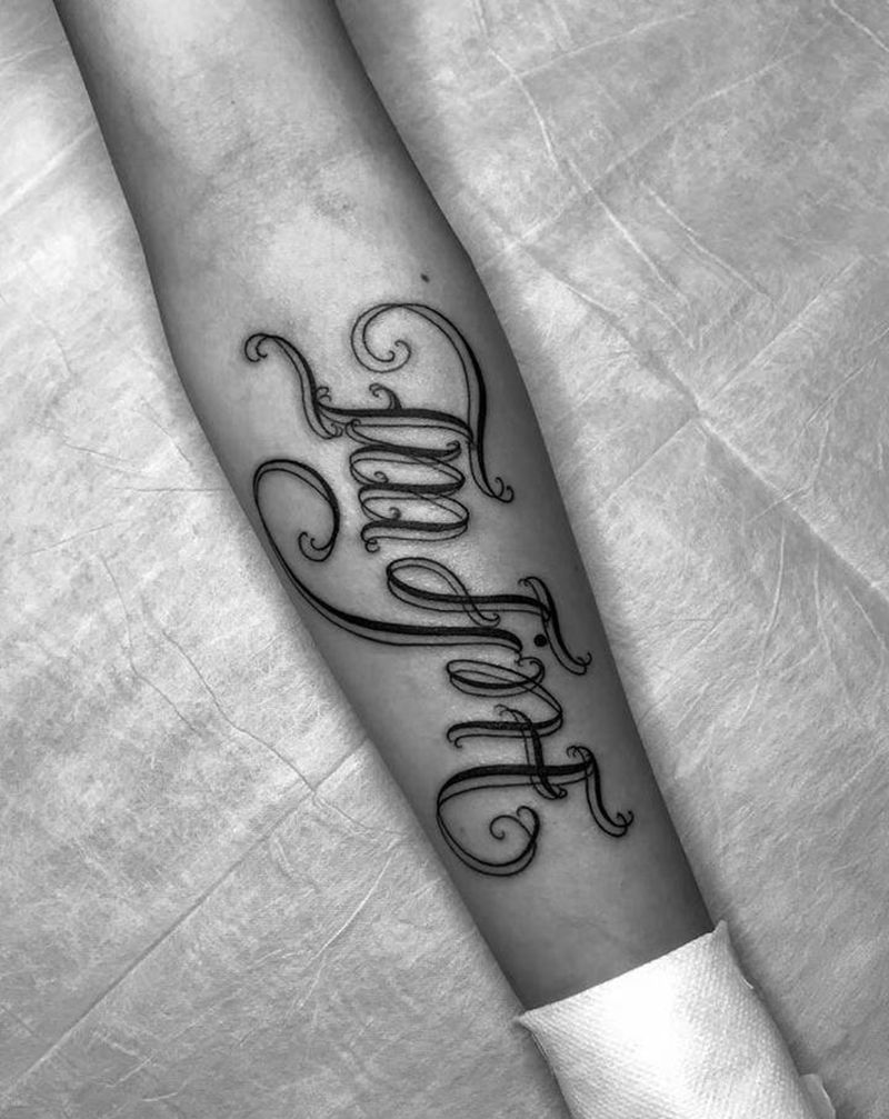 字体纹身图片_手臂花体字纹身图案