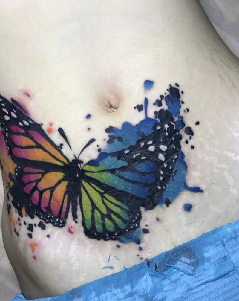 蝴蝶纹身图片_腹部水彩纹身图案