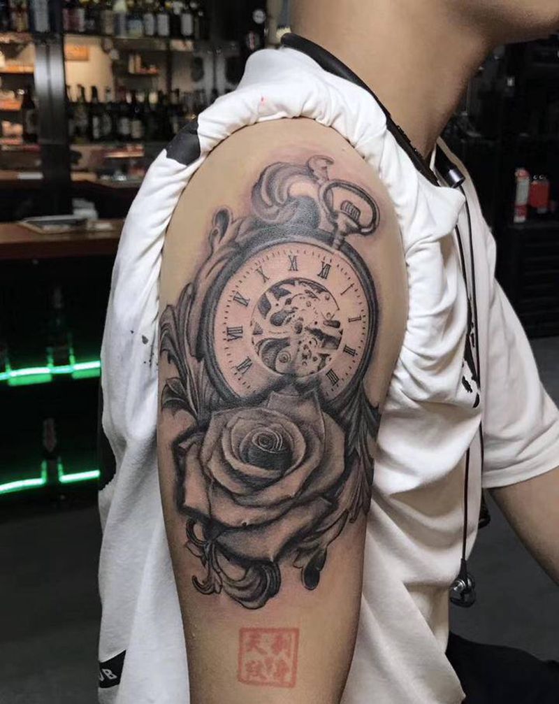 怀表纹身图片_手臂欧美写实纹身图案