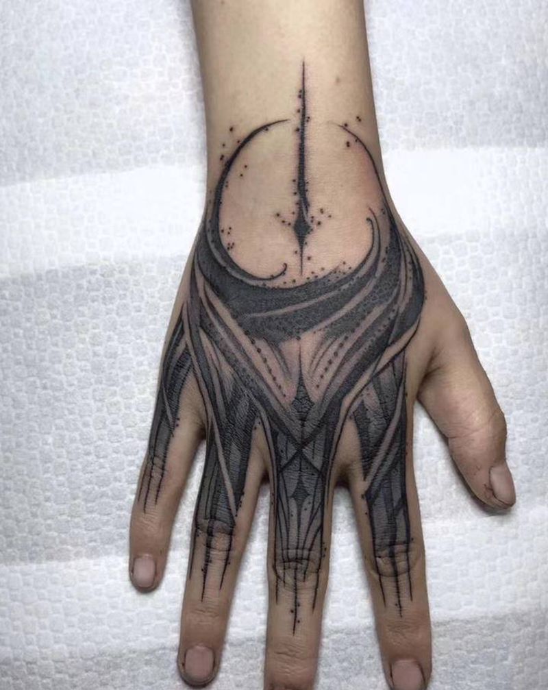 手背纹身图片_手部花体字纹身图案