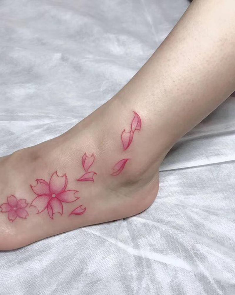 樱花纹身图片_腿部新传统纹身图案