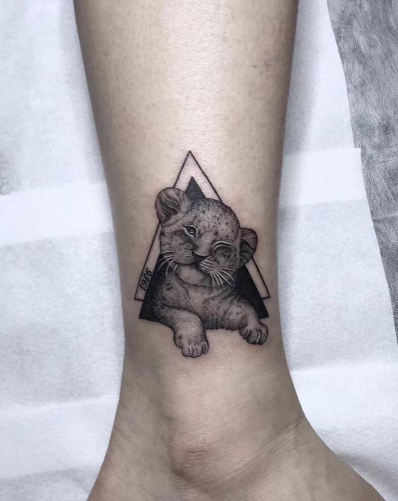 老虎纹身图片_腿部纹身图案