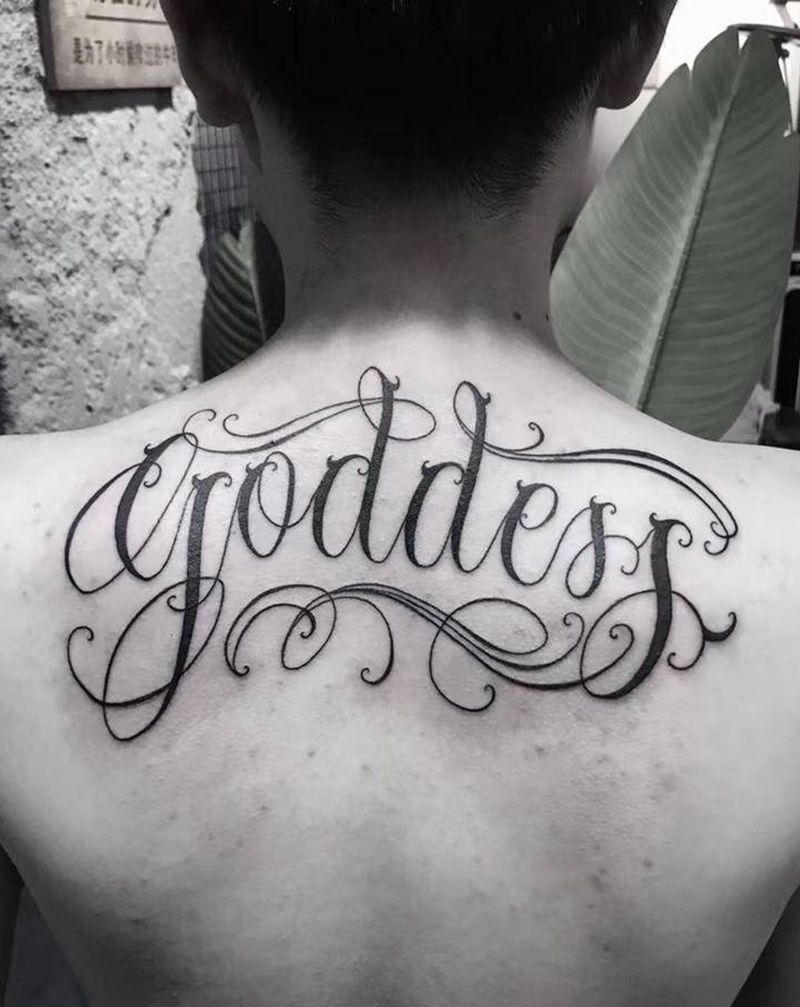 字体纹身图片_肩部花体字纹身图案