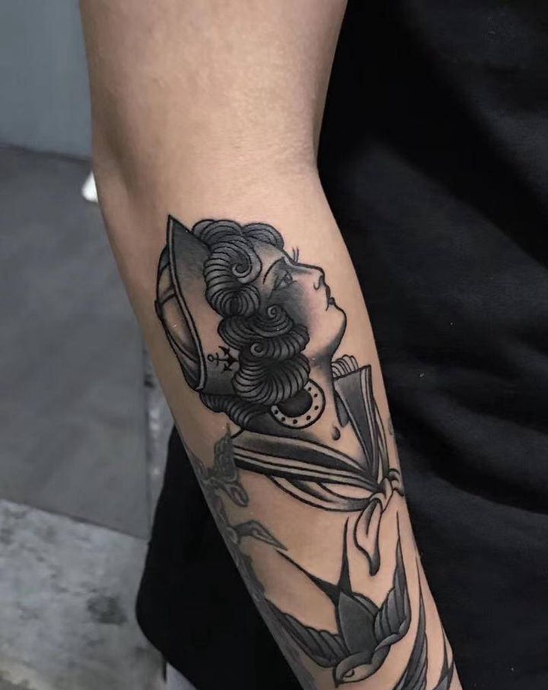 头像纹身图片_手臂Old School纹身图案