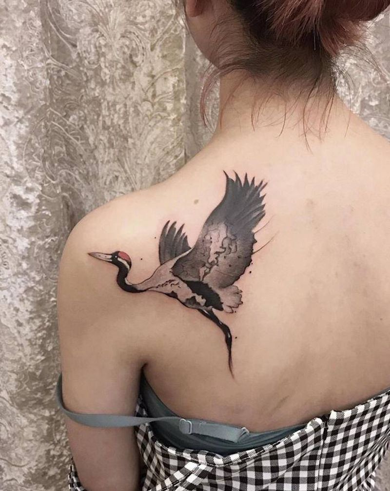 鹤纹身图片_肩部水墨纹身图案