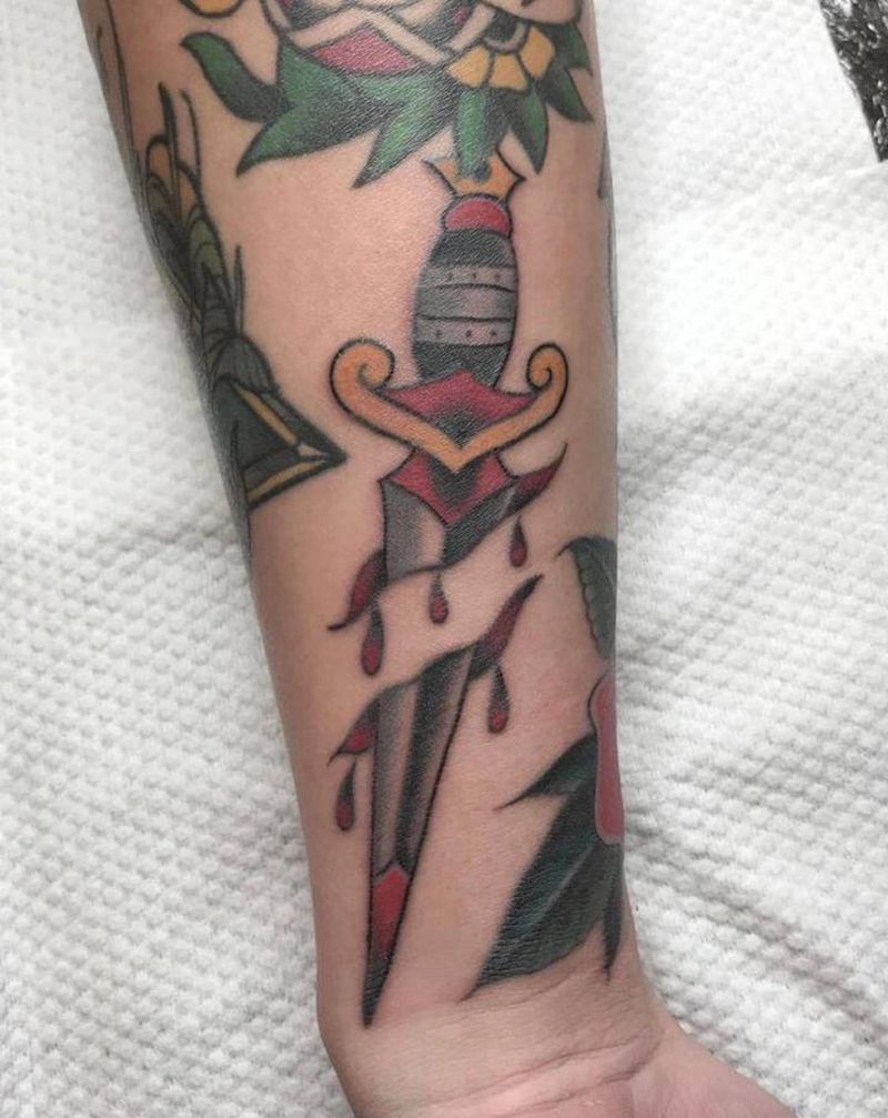 匕首纹身图片_手臂Old School纹身图案