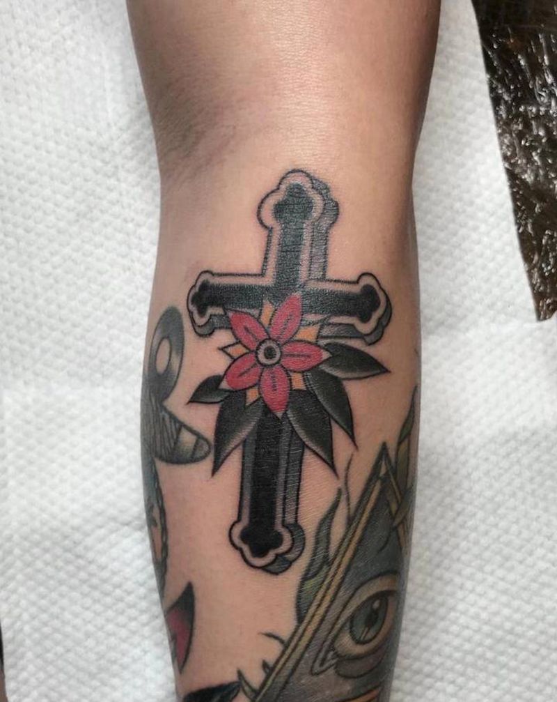 十字架纹身图片_手臂Old School纹身图案