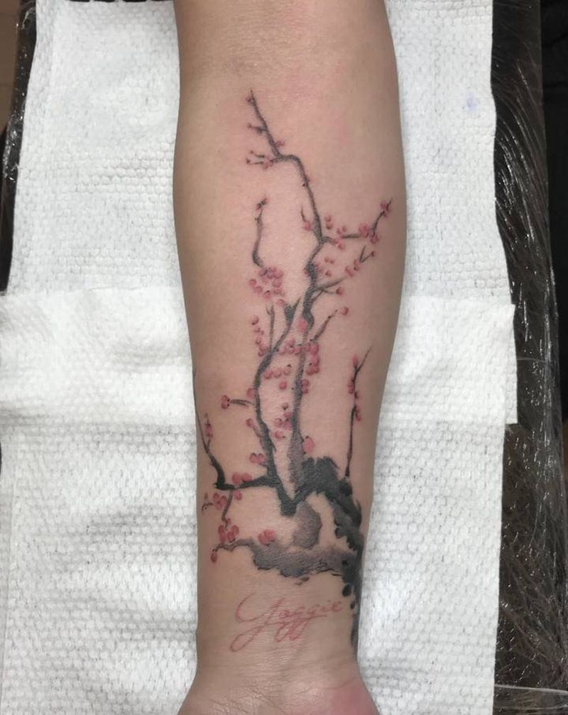 梅花纹身图片_手臂水墨纹身图案