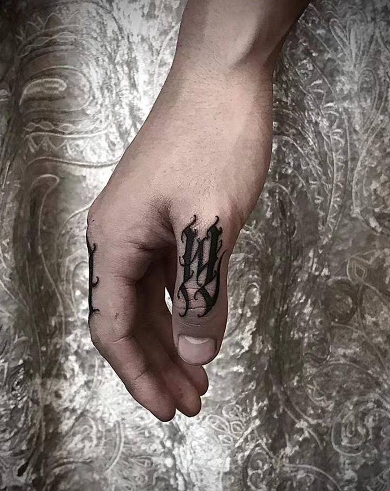 字体纹身图片_手部花体字纹身图案