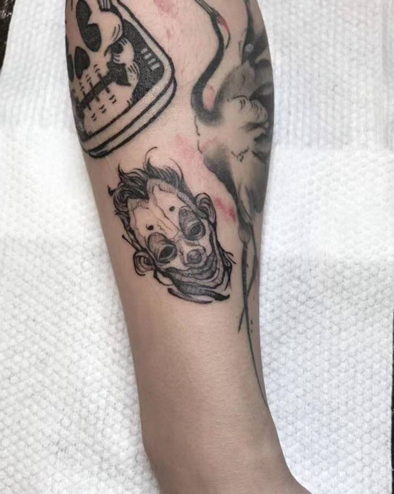 小丑纹身图片_手臂点刺纹身图案