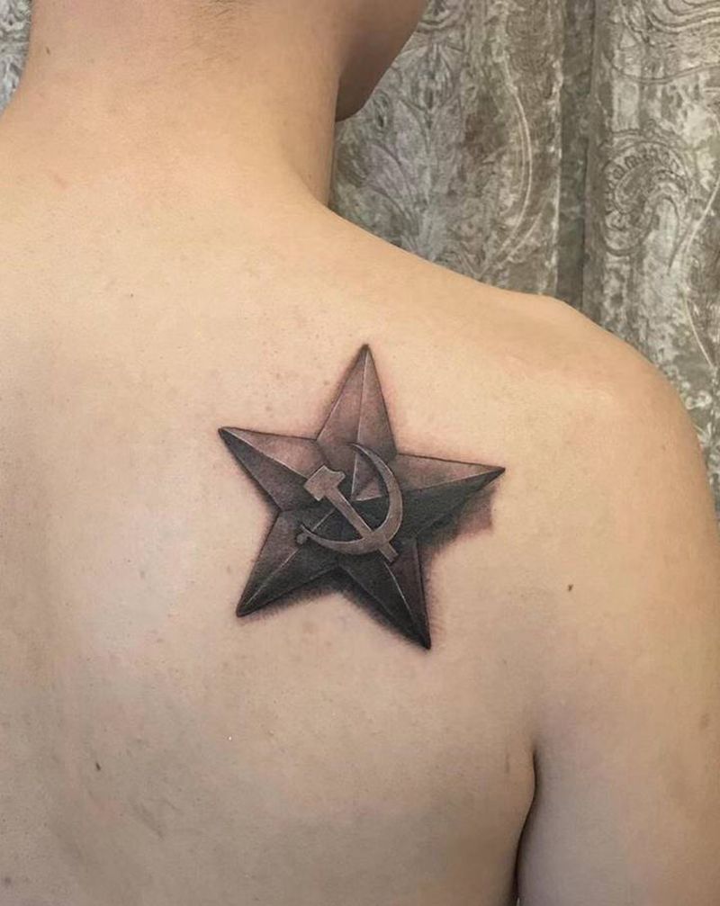 党徽纹身图片_肩部欧美写实纹身图案