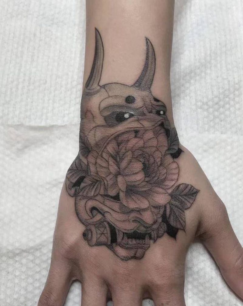 般若纹身图片_手部新传统纹身图案