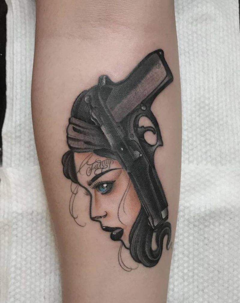 枪纹身图片_手臂New School纹身图案