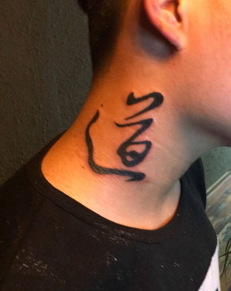 小图纹身图片_颈部手部小图纹身图案