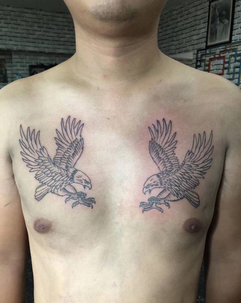 鹰，未完成纹身图片_胸部纹身图案