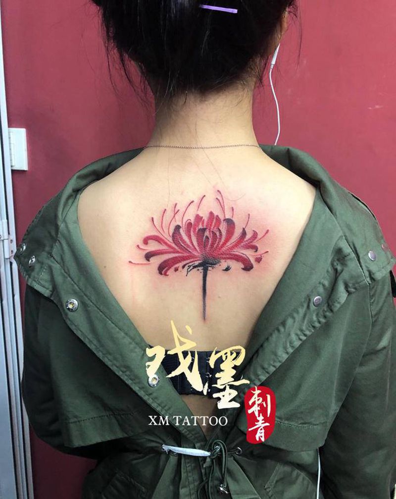彼岸花纹身图片_背部水彩纹身图案