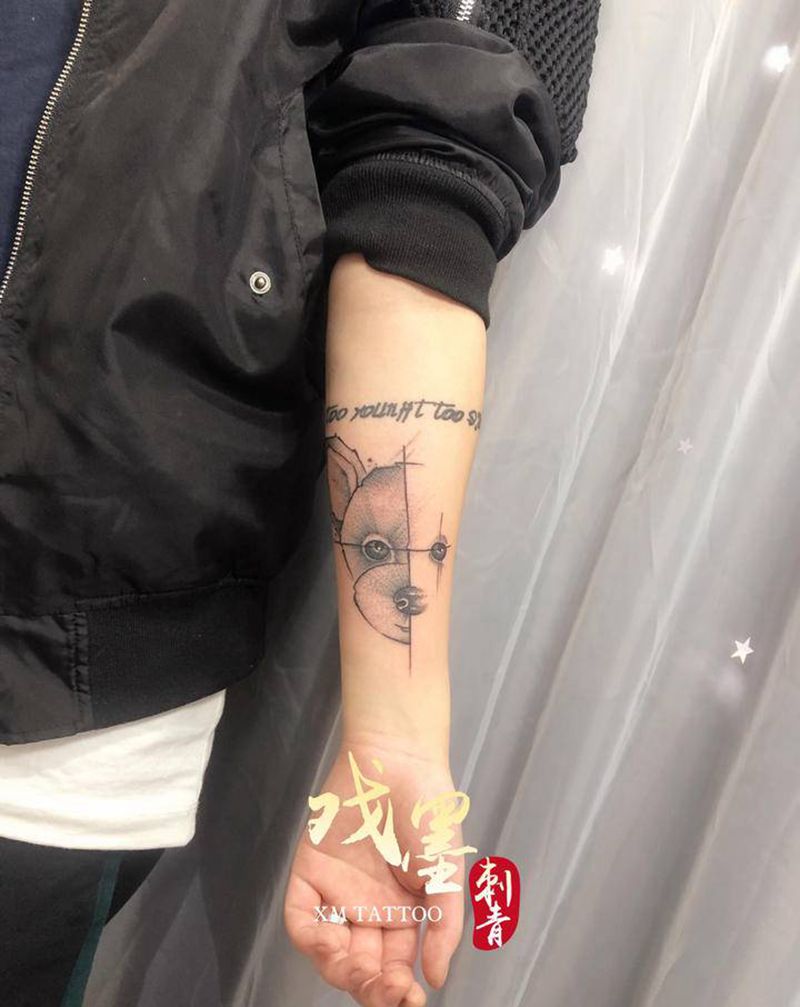 狗狗纹身图片_手臂点刺纹身图案