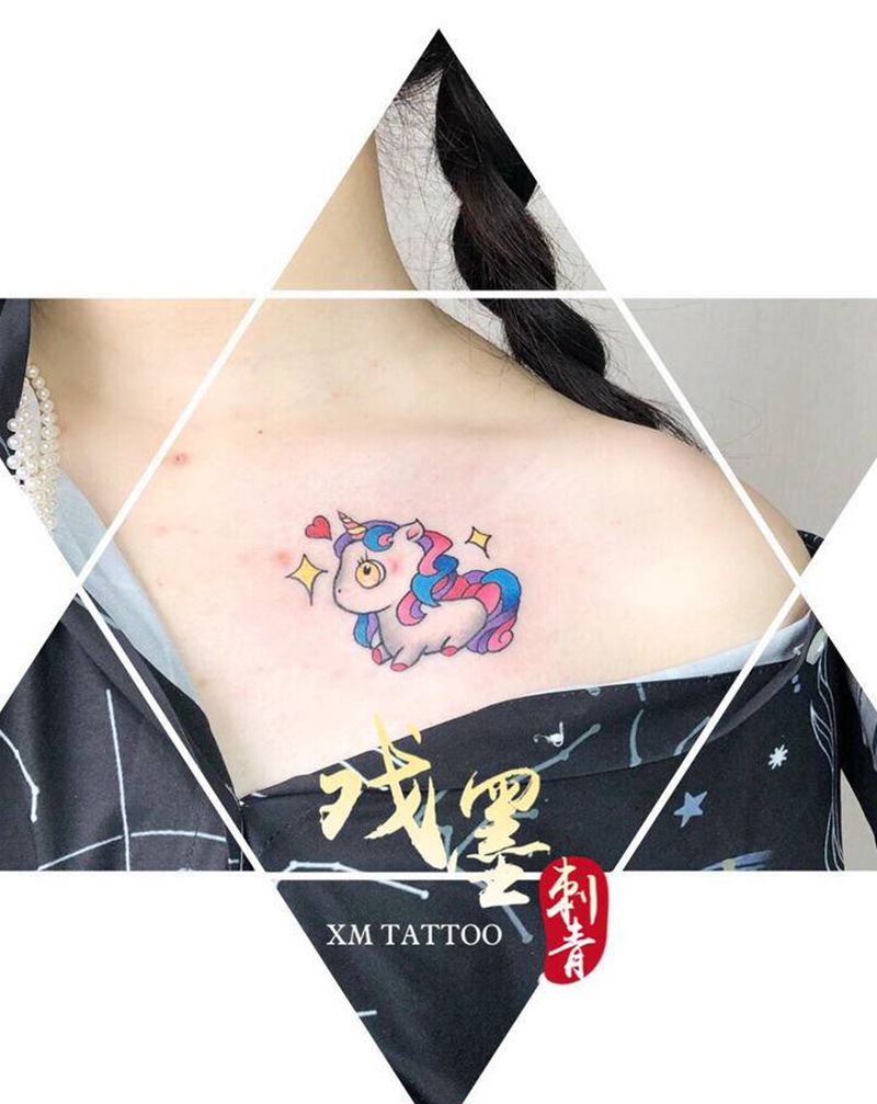 独角兽纹身图片_胸部New School纹身图案
