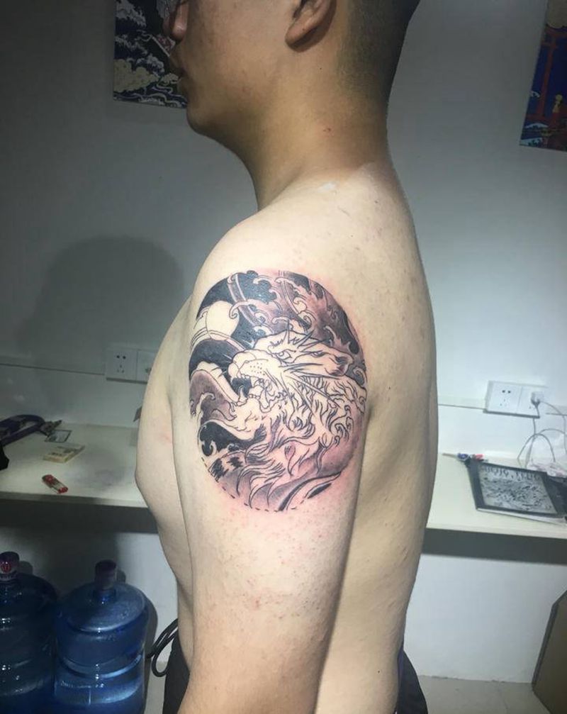 老虎头纹身图片_肩部新传统纹身图案