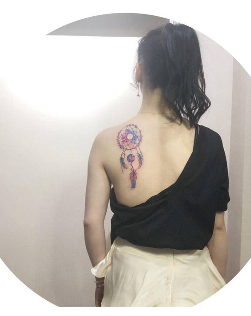 捕梦网纹身图片_背部水彩纹身图案