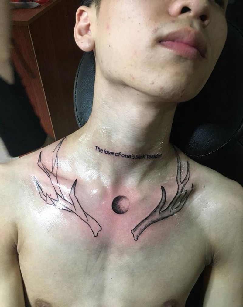 鹿角   字母纹身图片_颈部胸部纹身图案