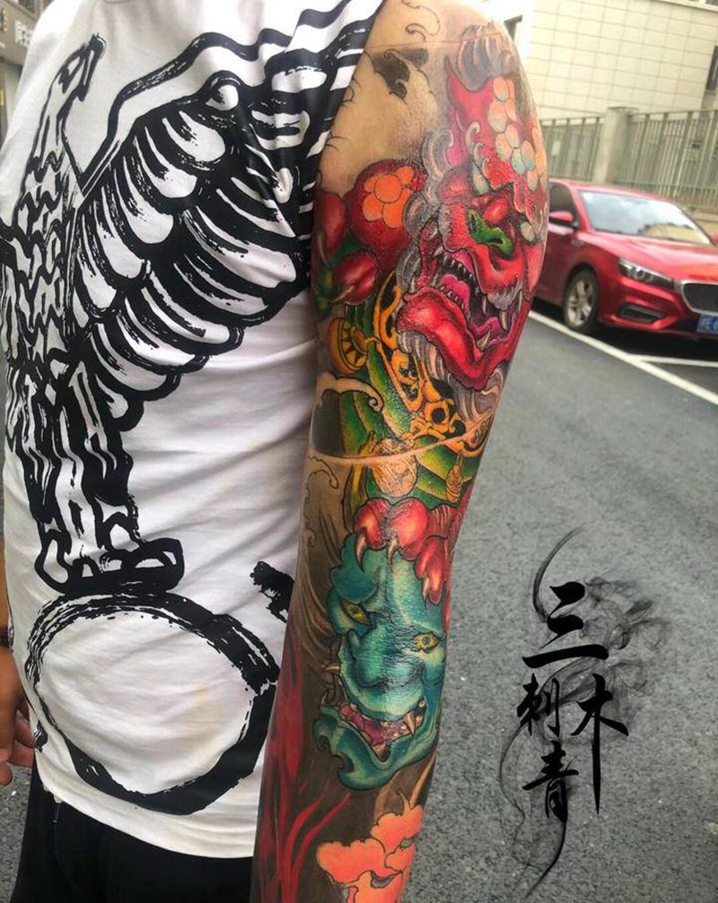 唐狮牡丹花臂纹身图片_手臂新传统纹身图案