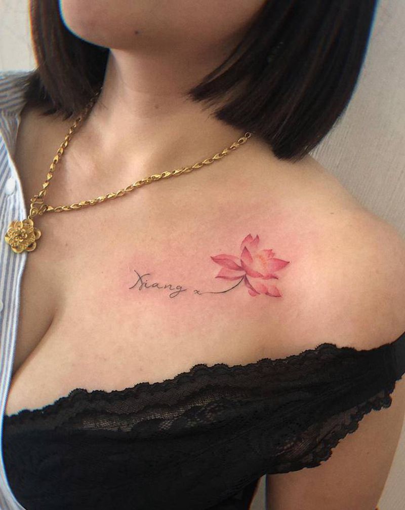 荷花纹身图片_肩部纹身图案