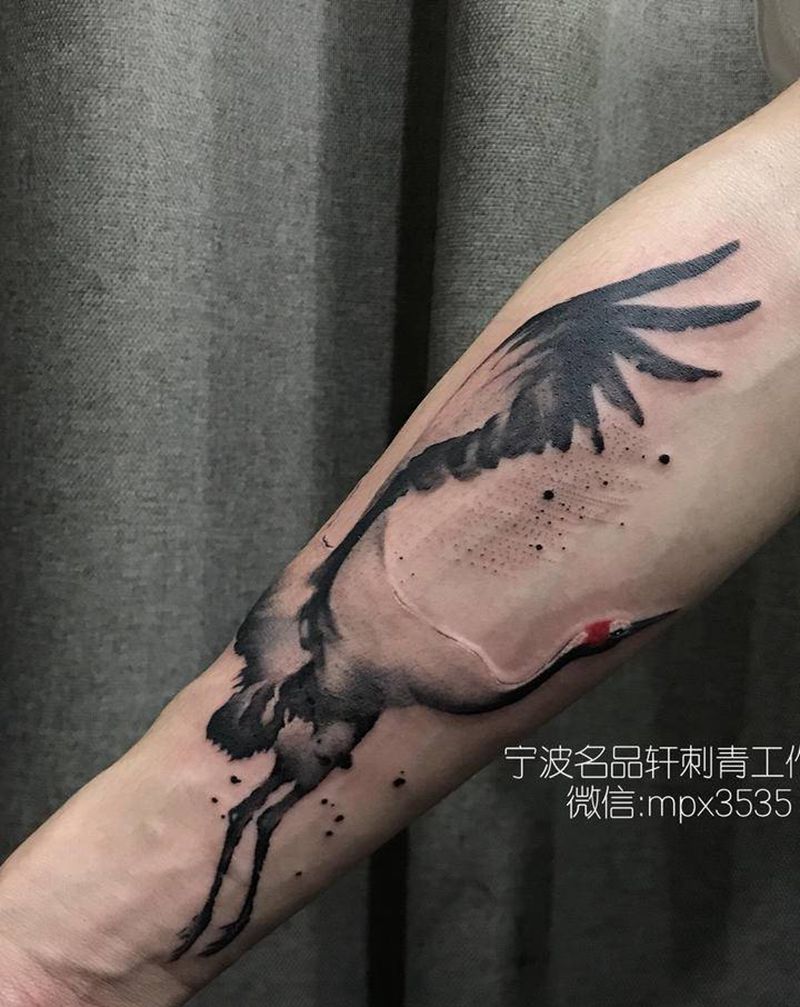 鹤纹身纹身图片_手部水墨鹤纹身图案