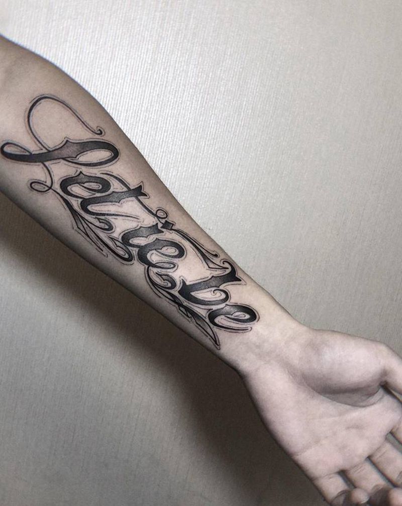 花体字纹身图片_手臂花体字纹身图案
