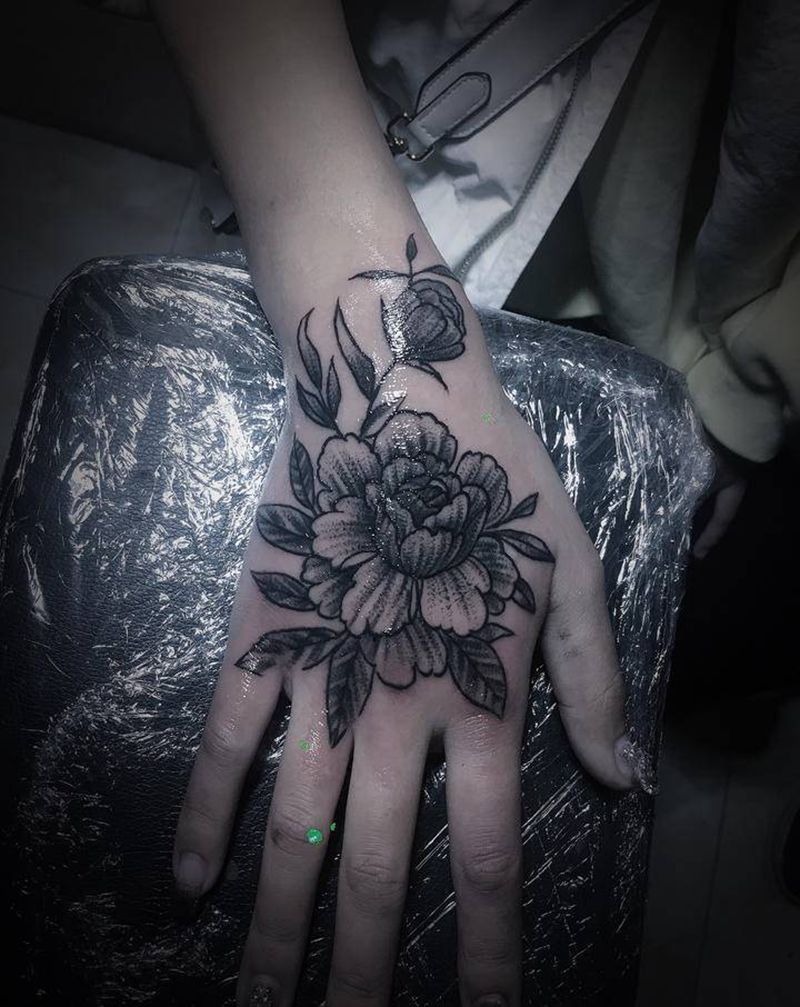 素花纹身图片_手部点刺纹身图案