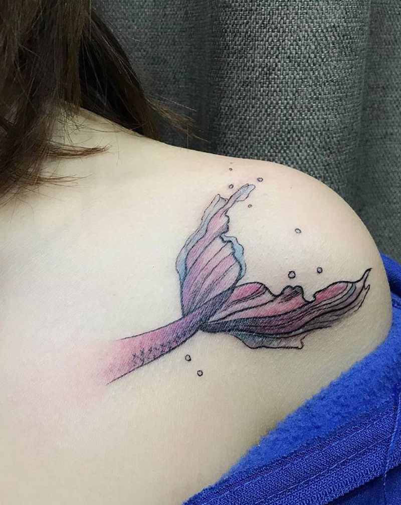 深海一角纹身图片_肩部水彩鱼尾纹身图案