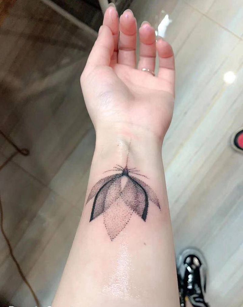 素花纹身图片_手臂点刺纹身图案