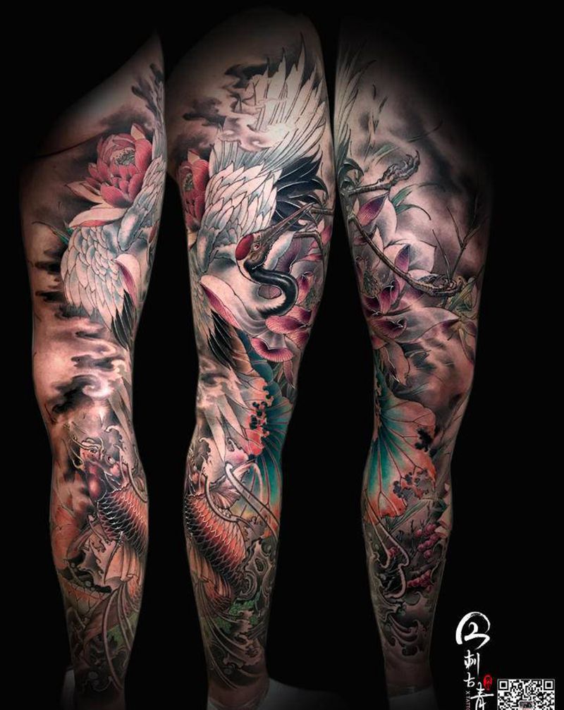 《仙鹤锦鲤》纹身图片_腿部新传统仙鹤锦鲤花腿纹身图案